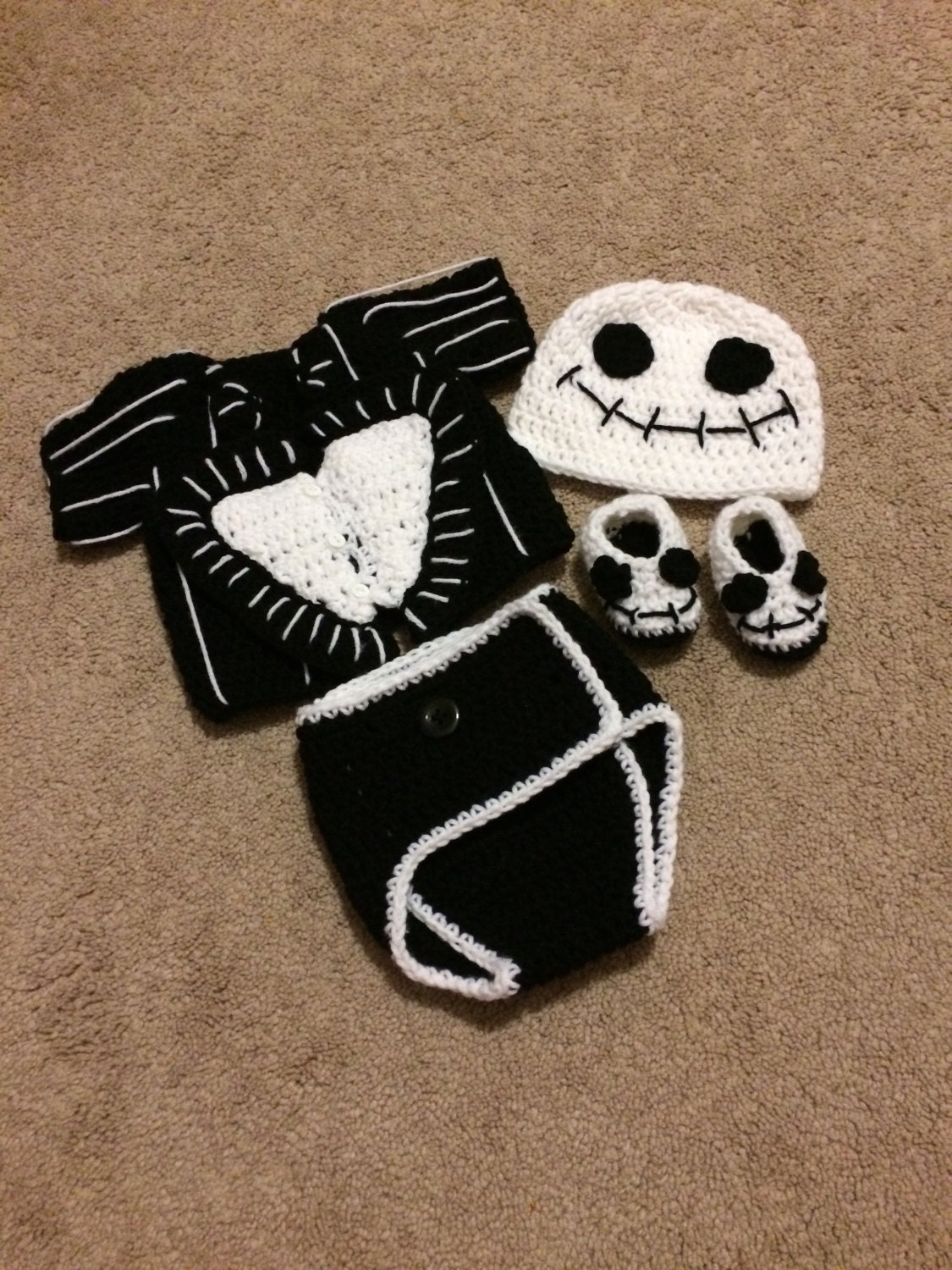 Gehäkeltes Jack-Skelton-Kostüm von WyattColeDesigns