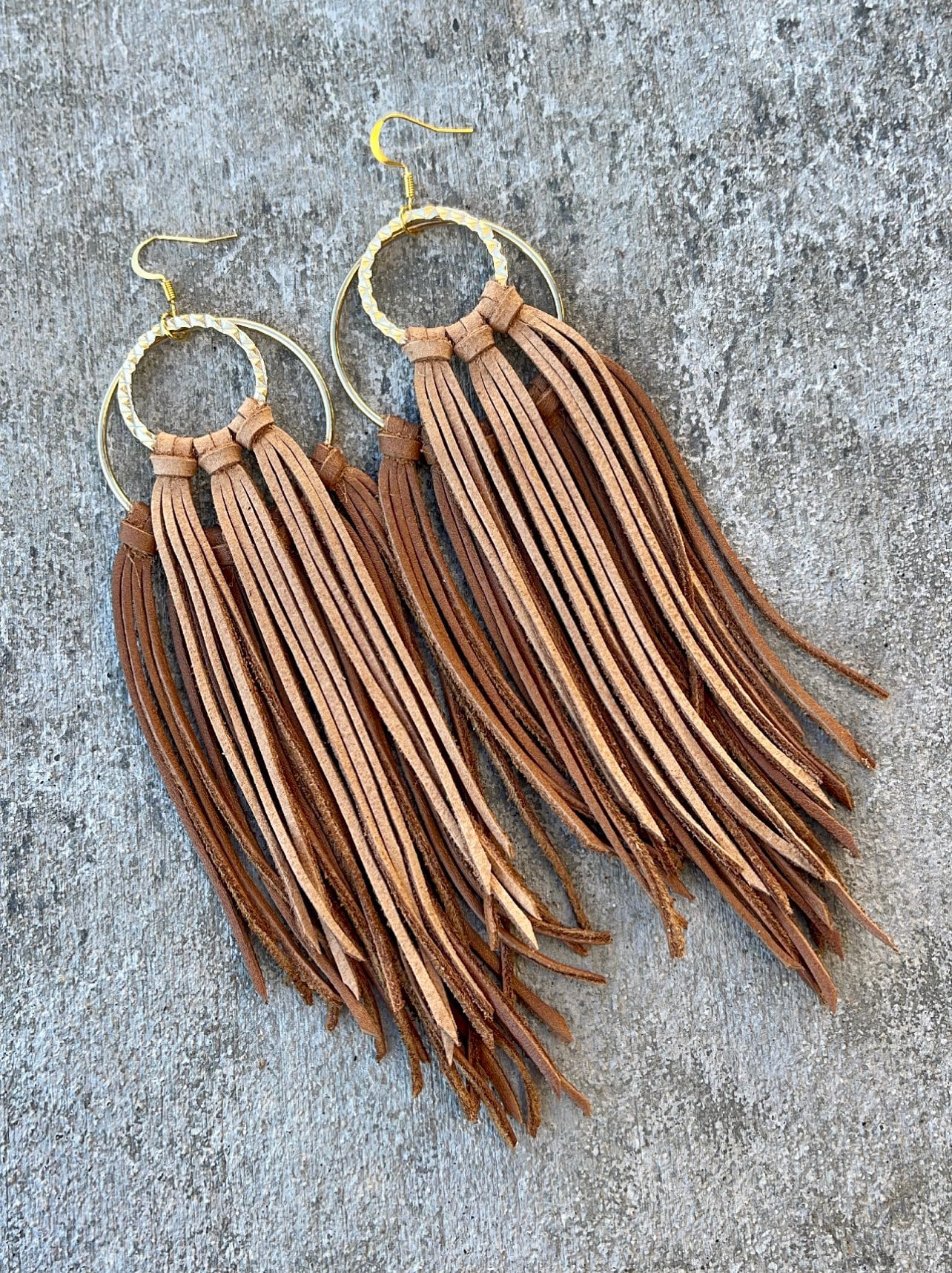 Fransen Leder Creolen, Doppellagige Fransen, Boho Ohrring, Western Schmuck, Ohrringe, Geschenke Für Sie, Statement Fransen Leder Creolen, Doppellagige Fransen, Boho Ohrring, Western Schmuck, Ohrringe, Geschenke Für Sie, Statement von WyldSoul