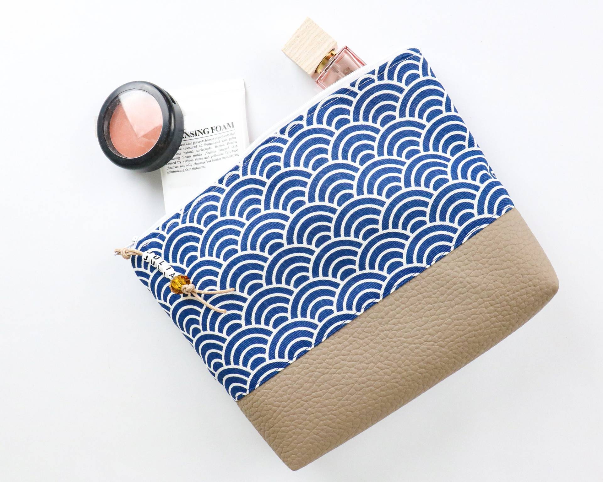 Blaues Kosmetiktäschen Im Asia-stil, Schminktäschchen Mit Maritimem Muster, Vegane Makeupbag, Beige, Perle, Personalisiert M. Name Blaues Kosmetiktäschen Im Asia-stil, Schminktäschchen Mit Maritimem Muster, Vegane Makeupbag, Beige, Perle, Personalisiert M. Name von WyldfangArtsAndCraft