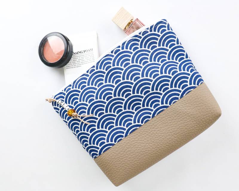 Blaues Kosmetiktäschen Im Asia-stil, Schminktäschchen Mit Maritimem Muster, Vegane Makeupbag, Beige, Perle, Personalisiert M. Name Blaues Kosmetiktäschen Im Asia-stil, Schminktäschchen Mit Maritimem Muster, Vegane Makeupbag, Beige, Perle, Personalisiert M. Name von WyldfangArtsAndCraft