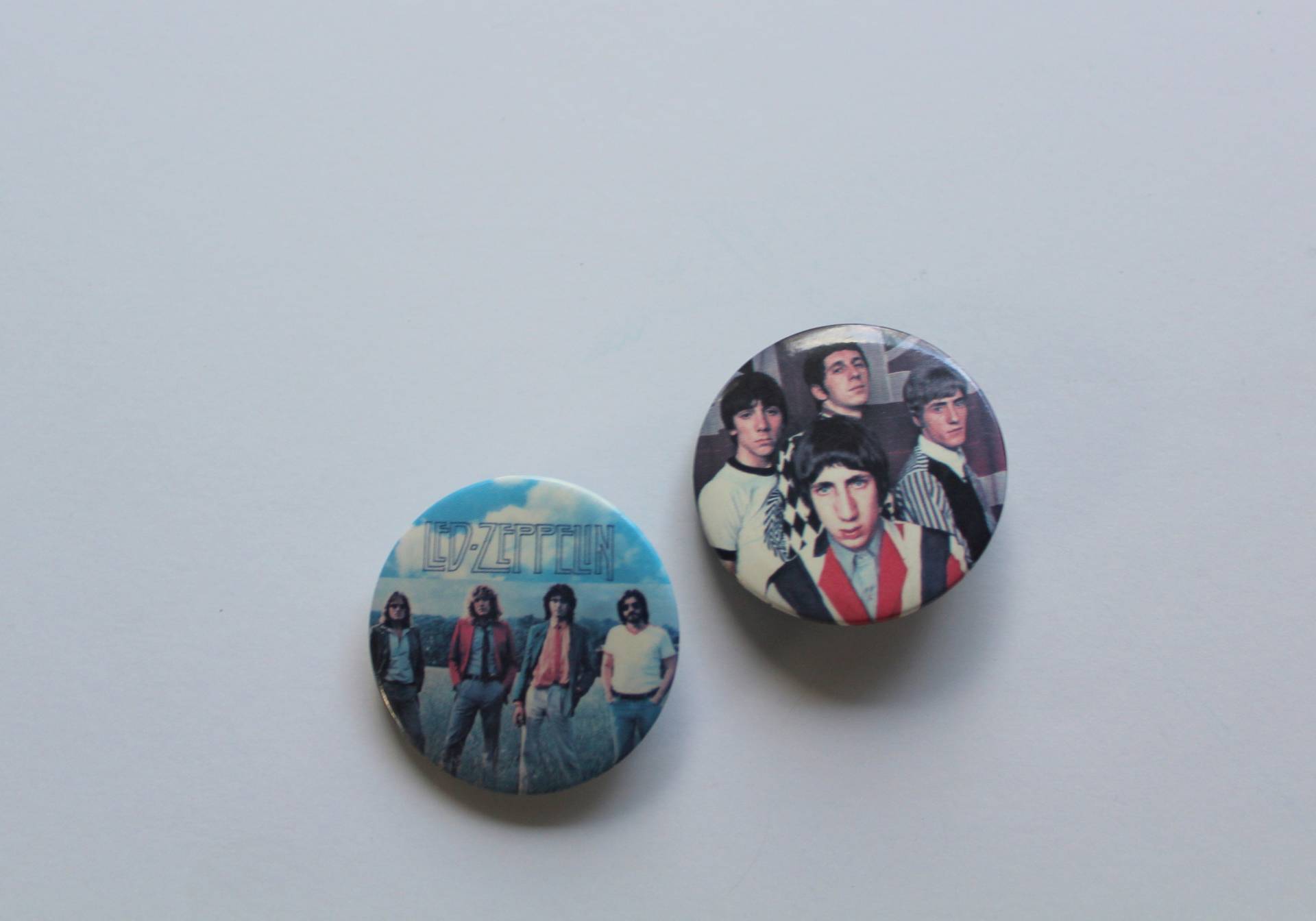 Vintage Paar Led Zeppelin & The Who Button Pins 1986 von WylieOwlVintage