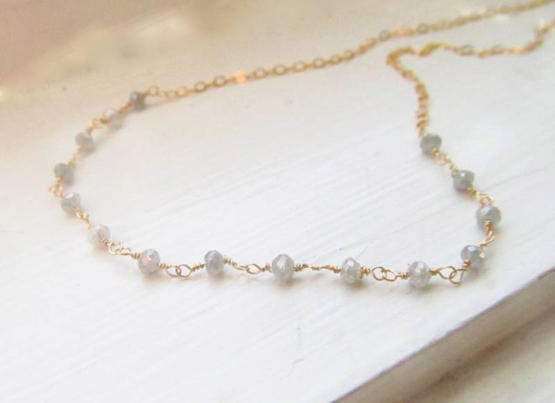 Diamant-Halskette April Geburtsstein Rosenkranz Stil Weiß Blau Schwarz Echte Rohdiamant von WynnDesign