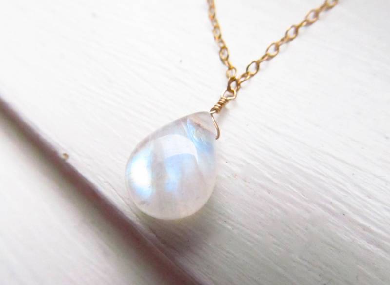 Regenbogen Mondstein Teardrop Halskette Juni Geburtsstein, Gold Oder Silber von WynnDesign