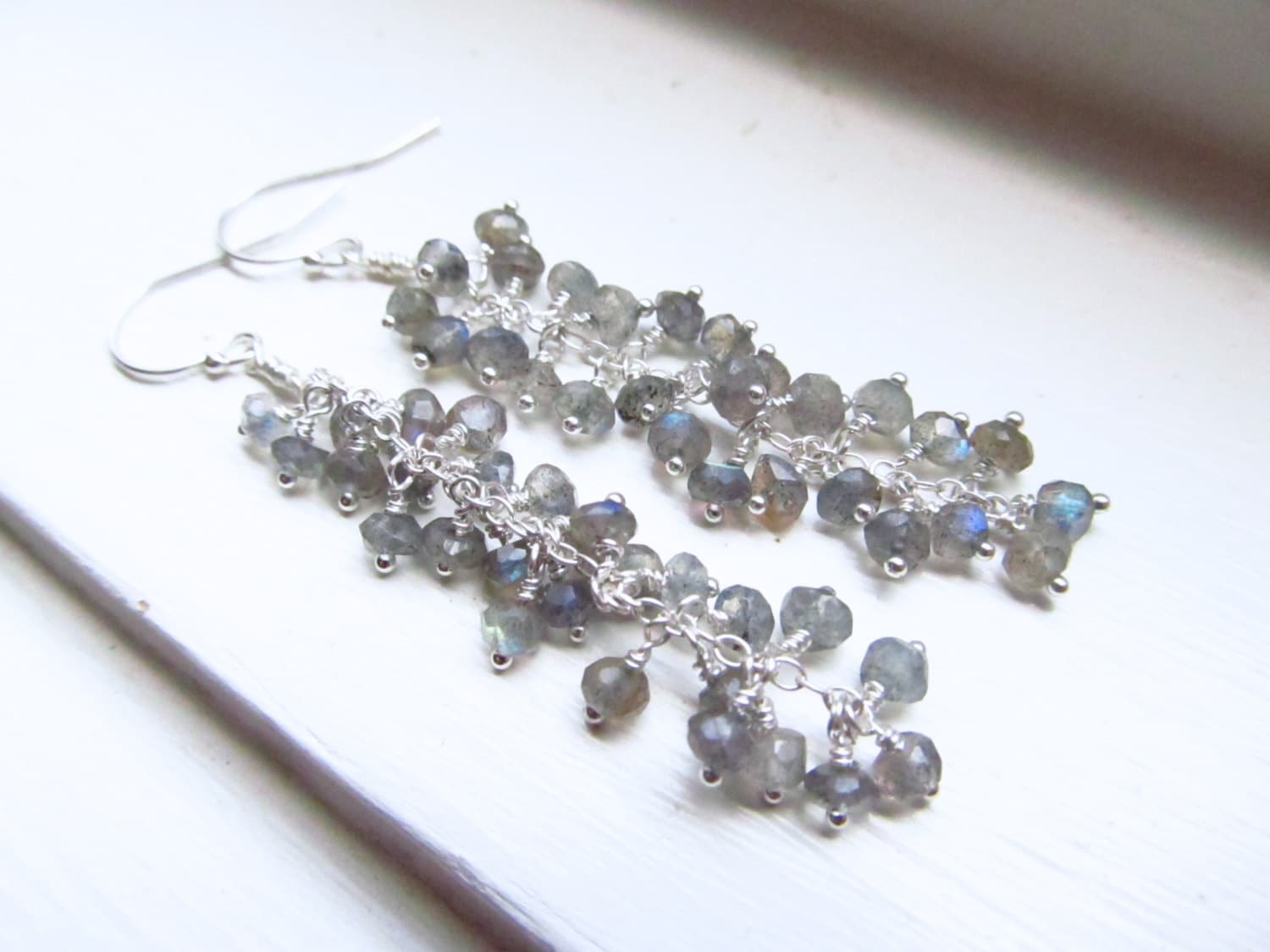 Labradorit Ohrringe Cluster Ohrhänger Silber Rauch Feuer von WynnDesign