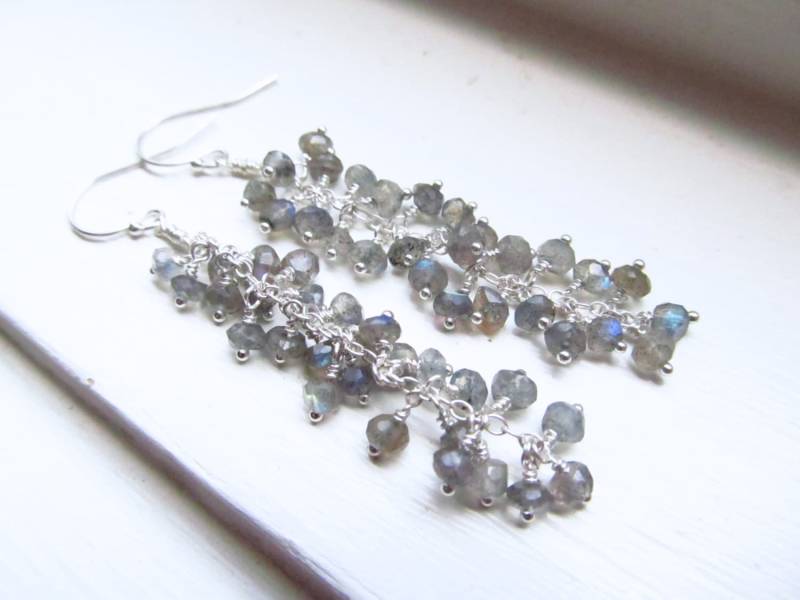 Labradorit Ohrringe Cluster Ohrhänger Silber Rauch Feuer von WynnDesign