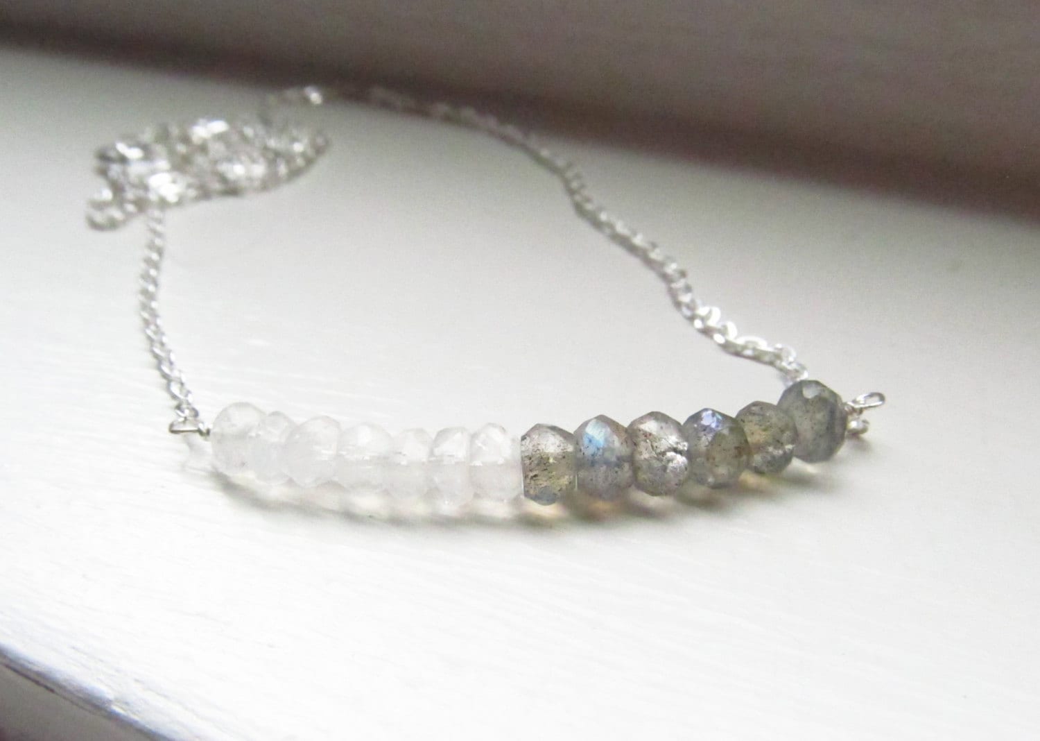 Mondstein Labradorit Halskette Juni Geburtsstein Silber Kette Rondelle Feuer Blitz von WynnDesign