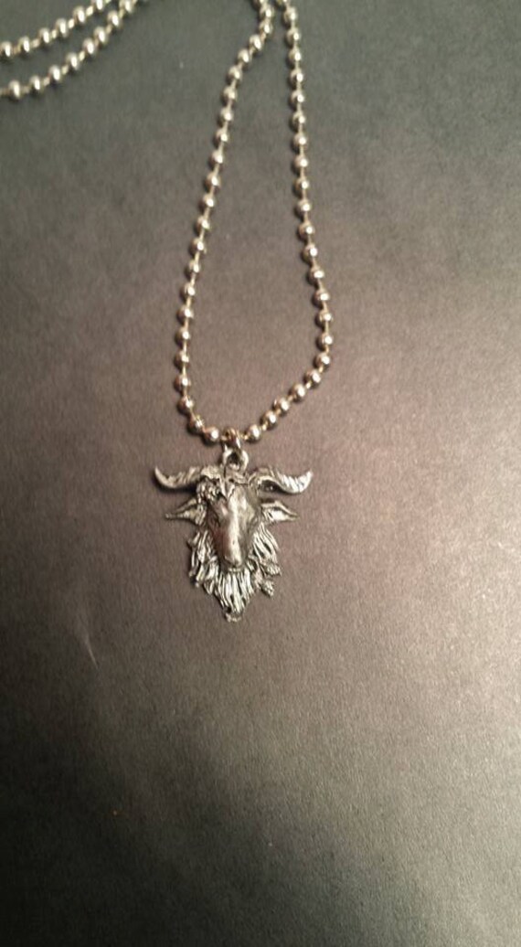 Hopfen Fressende Ziege Halskette Charm, Bock Bier, Hand Modelliert Schmuck, Anhänger, Traumhaft Einzigartig, Kuriosität Und Kuriositäten Hopfen Fressende Ziege Halskette Charm, Bock Bier, Hand Modelliert Schmuck, Anhänger, Traumhaft Einzigartig, Kuriosität Und Kuriositäten von WyrmwoodHouse