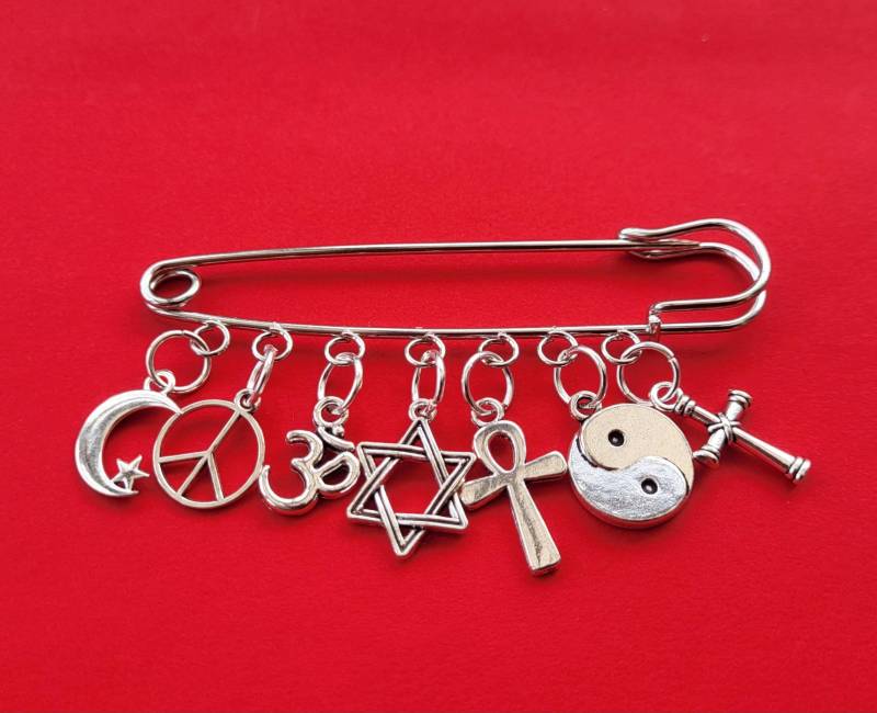 Coexist Silber Ton Charms Kilt Pin Brosche Für Alle Menschen Zusammen in Frieden Und Harmonie Leben, Gesichert Mit Einem Karabinerverschluss Coexist Silber Ton Charms Kilt Pin Brosche Für Alle Menschen Zusammen in Frieden Und Harmonie Leben, Gesichert Mit Einem Karabinerverschluss von XCharmingCreationsX
