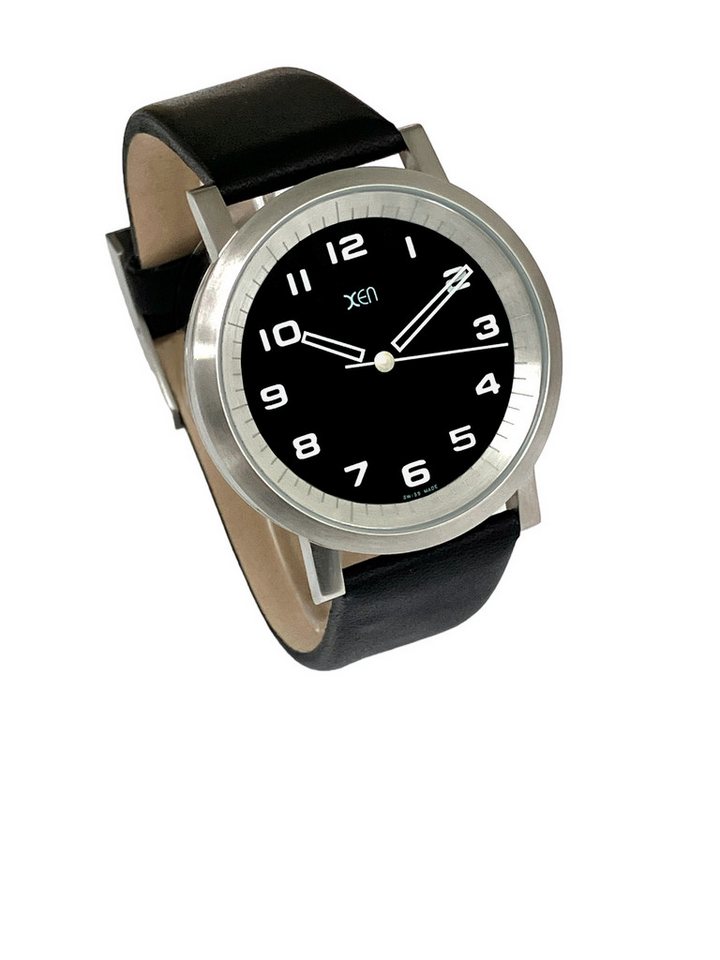 XEN Quarzuhr Herren Schwarz Silber Edelstahl Swiss Made Lederband 5 Bar XQ0053, versenkte Krone im Gehäuse, Gehäuseboden mit Schrauben verschraubt von XEN