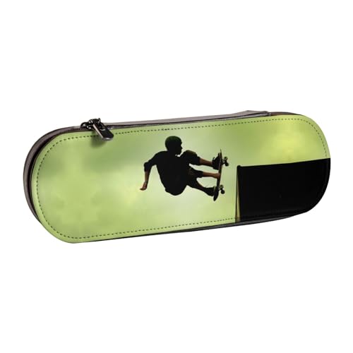 XLEWSIEU Federmäppchen aus Leder mit Skateboard-Druck, stilvolle und funktionale Stiftemappe, Kosmetiktasche, Kleingeldbox, Schwarz , Einheitsgröße, Schulranzen-Set von XLEWSIEU