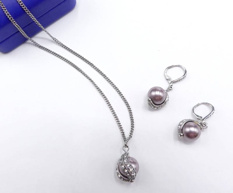 Vintage Signiert Givenchy Silber Ton Strass & Kunstperlen Halskette Ohrringe Set von XLHDesignsArt
