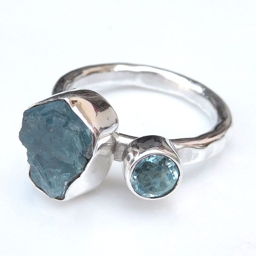 Gehämmerter Sterling Silber Ring Mit Zwei Steinen Aquamarin & Blautopas von XLjewelry