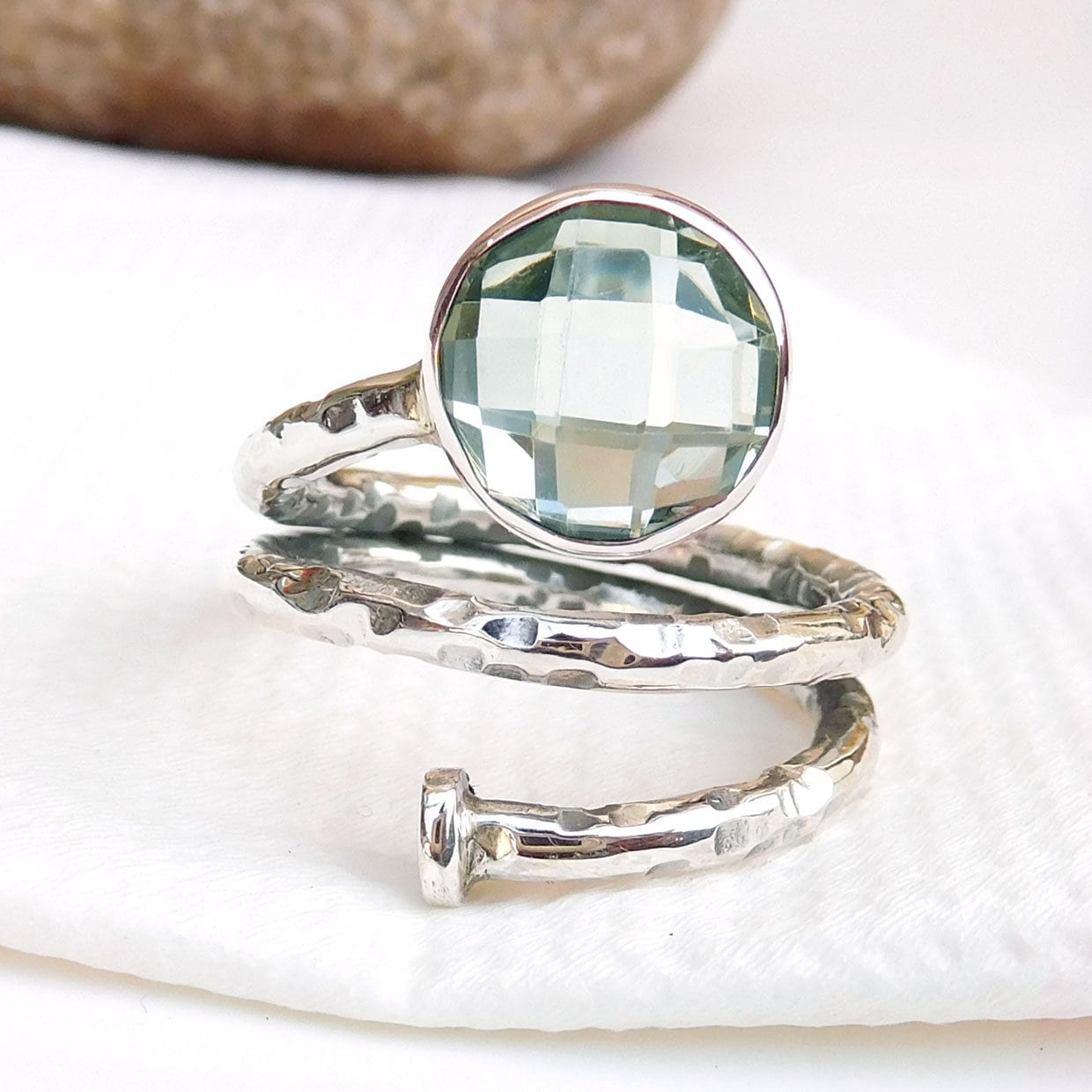 Grüner Amethyst Ring Handgemachter Solitär Aus Sterlingsilber von XLjewelry