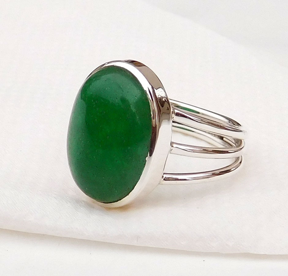 Handgefertigter Grüner Jade-Ring Aus Sterlingsilber | 13 X 18 Mm von XLjewelry