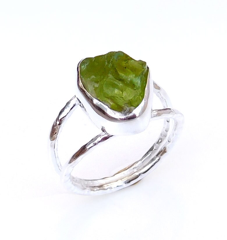 Handgemachter Roher Peridot Ring Sterling Silber Rohstein Ring von XLjewelry