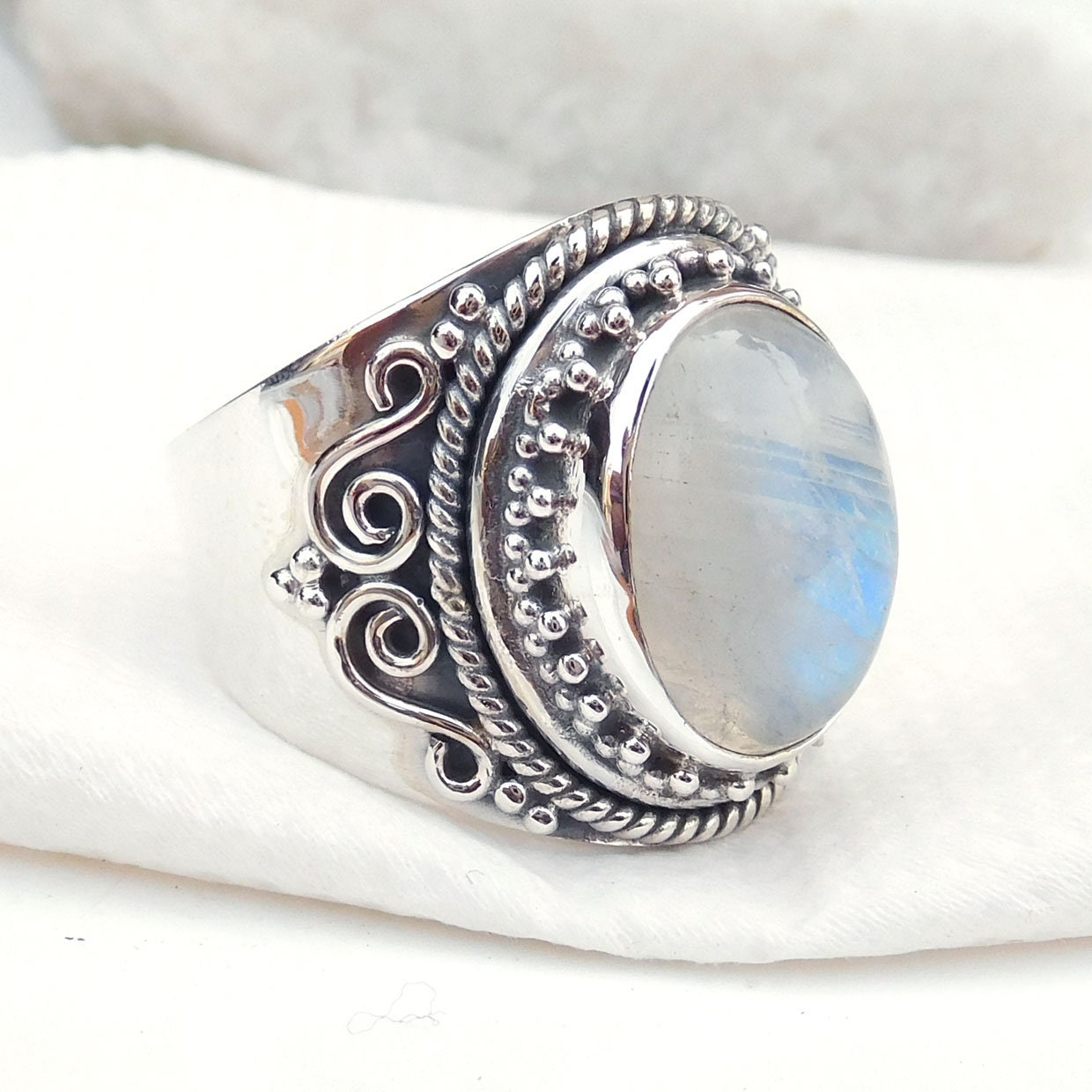 Regenbogen Mondstein Ring Handgefertigter 925 Sterling Silber, Ovaler Edelstein von XLjewelry