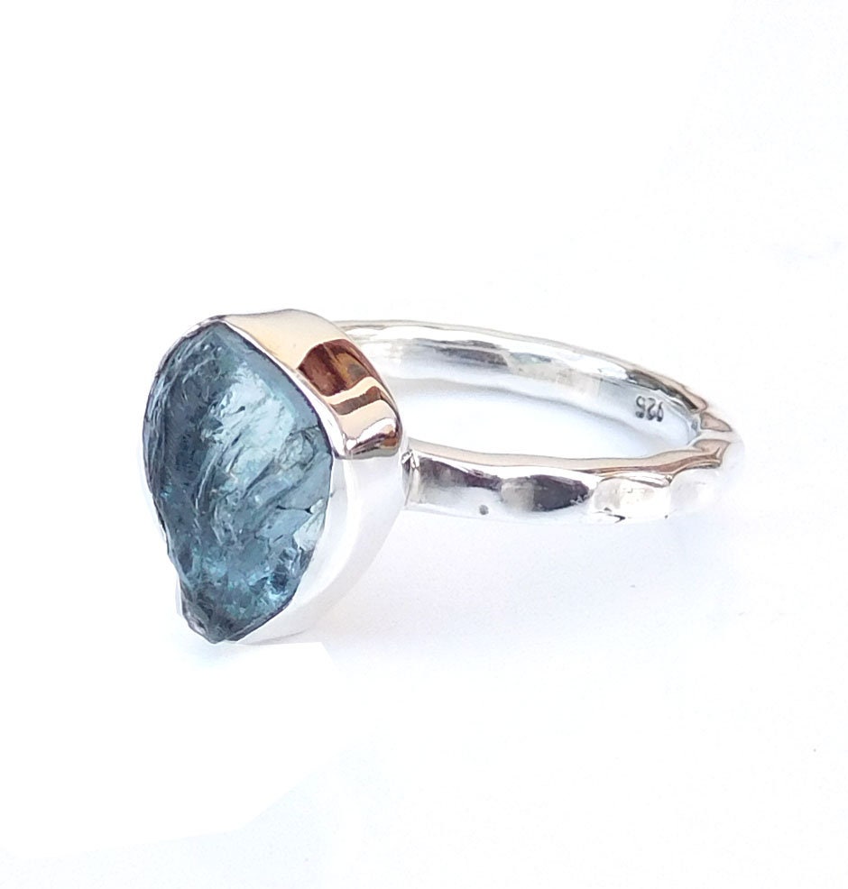 Rohe Aquamarin Sterling Silber Ring, Gehämmert Band, Handgemacht von XLjewelry