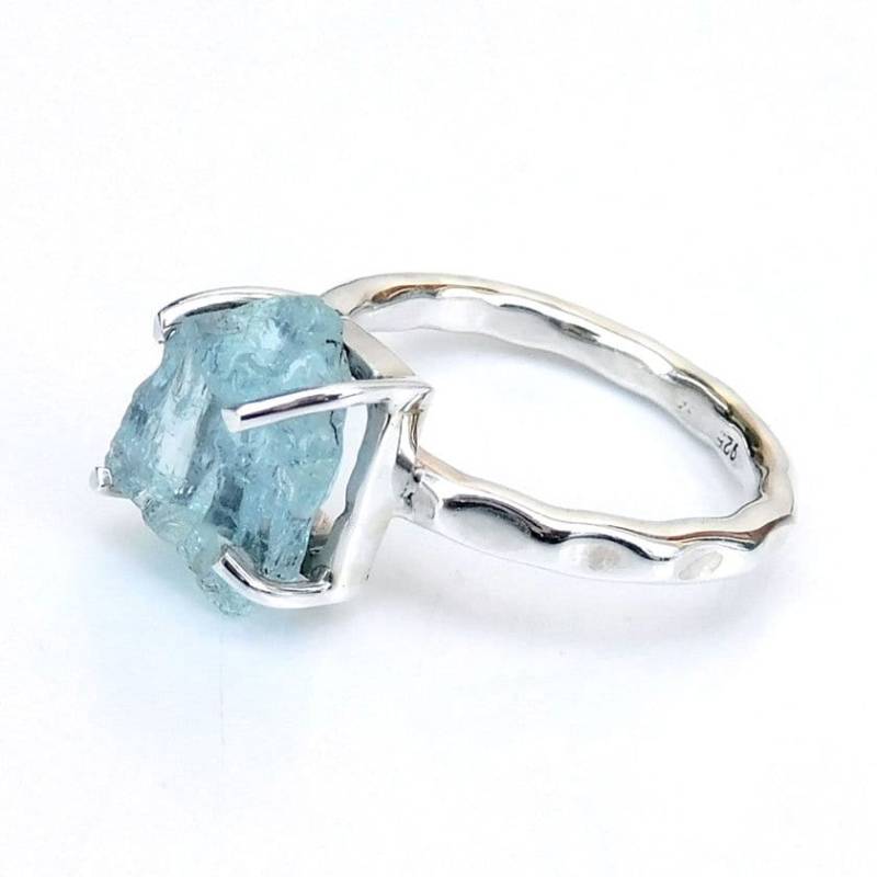Roher Aquamarin Ring Gehämmerter Sterling Silber Geburtsstein Ring von XLjewelry