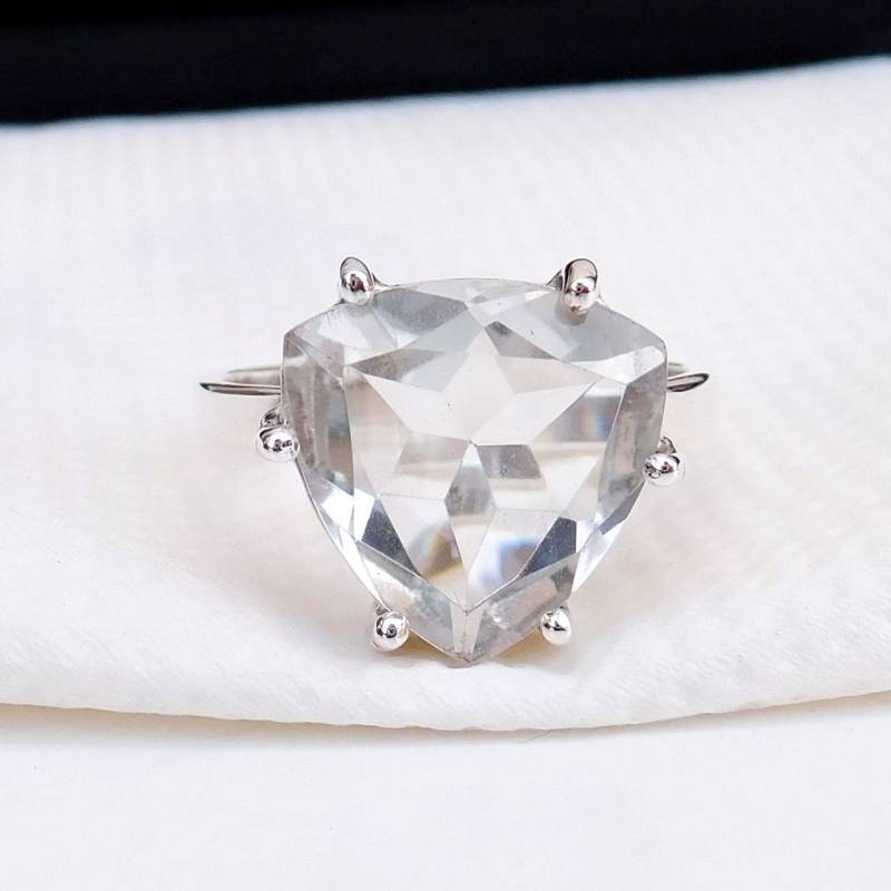 Trillion Bergkristall Ring Handgemachter Quarz Edelstein von XLjewelry