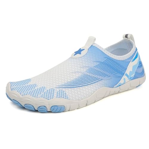 Stilvolle Wasserschuhe für Damen und Herren, schnelltrocknend, atmungsaktiv, zum Barfußwandern, Aquasport-Wasserschuhe mit Drainage, für Schwimmen, Tauchen, Surfen, Kajakfahren im Freien(Blue,45 EU) Stilvolle Wasserschuhe für Damen und Herren, schnelltrocknend, atmungsaktiv, zum Barfußwandern, Aquasport-Wasserschuhe mit Drainage, für Schwimmen, Tauchen, Surfen, Kajakfahren im Freien(Blue,45 EU) von XMACKEEDGH