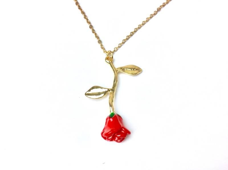Beauty & The Beast Rose Verzauberte Rote Halskette Gold, Silber, Roségold Personalisiertes Geschenk Für Frauen, Halsketten Frauen von XOCustomJewelryGifts