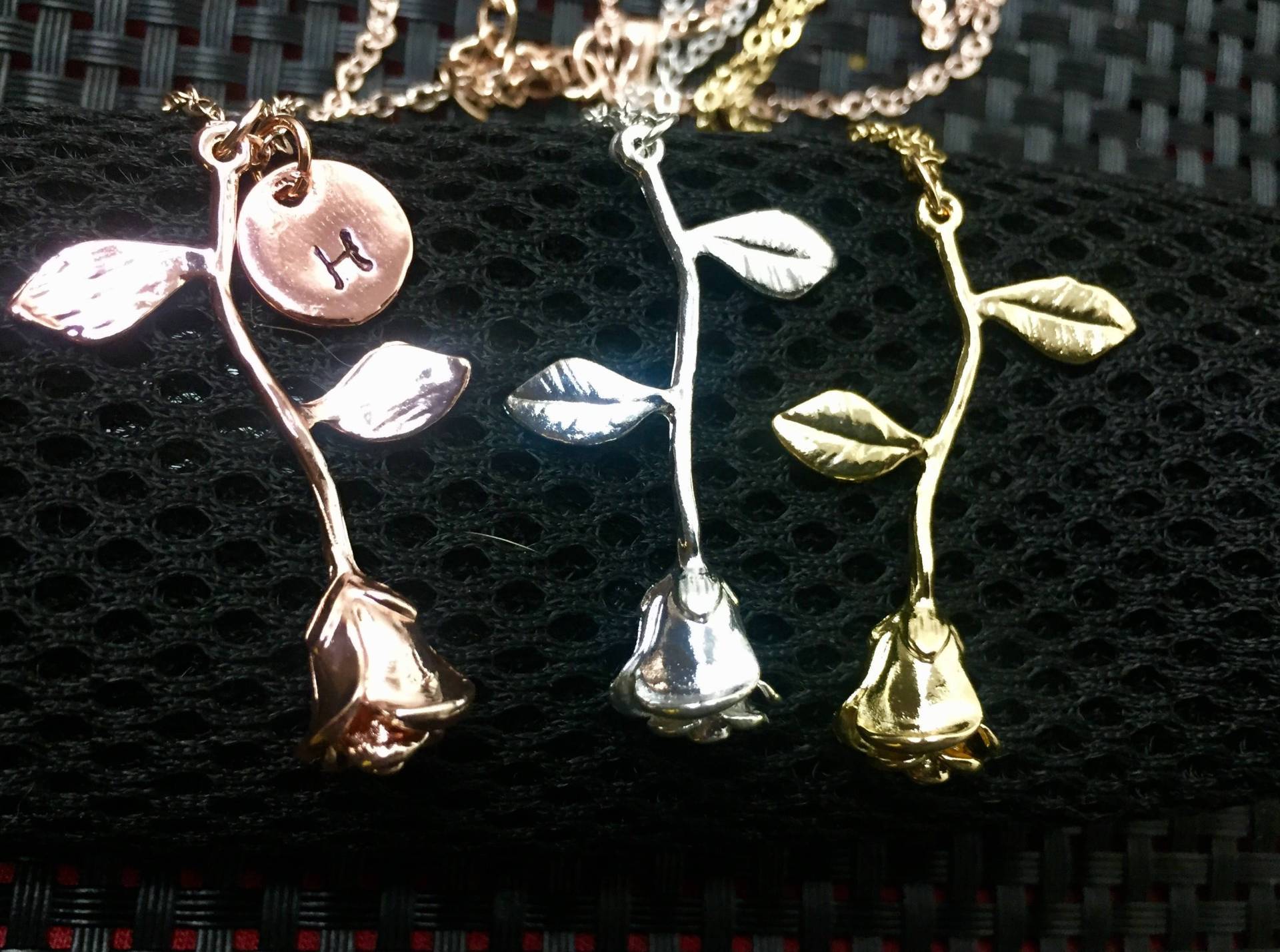 Geburtstagsgeschenk Für Frau, Personalisierte Rose Halskette, Brautjungfern Halsketten, Mutter Muttertagsgeschenke, Geschenk Mama, Schwester Geburtstagsgeschenk Für Frau, Personalisierte Rose Halskette, Brautjungfern Halsketten, Mutter Muttertagsgeschenke, Geschenk Mama, Schwester von XOCustomJewelryGifts