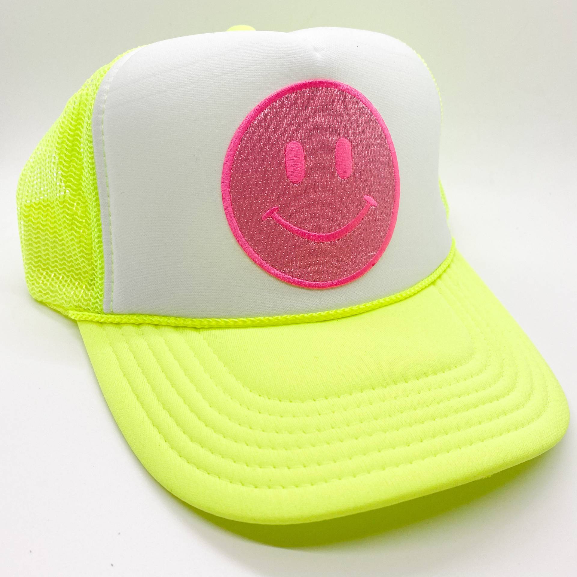 Neon Gelb & Weiß Happy Face Trucker Hat | Smile Patch Hut Lächelnder Mütze Aus Schaumstoff Unisex Ball Cap Baseball von XOKendallCo