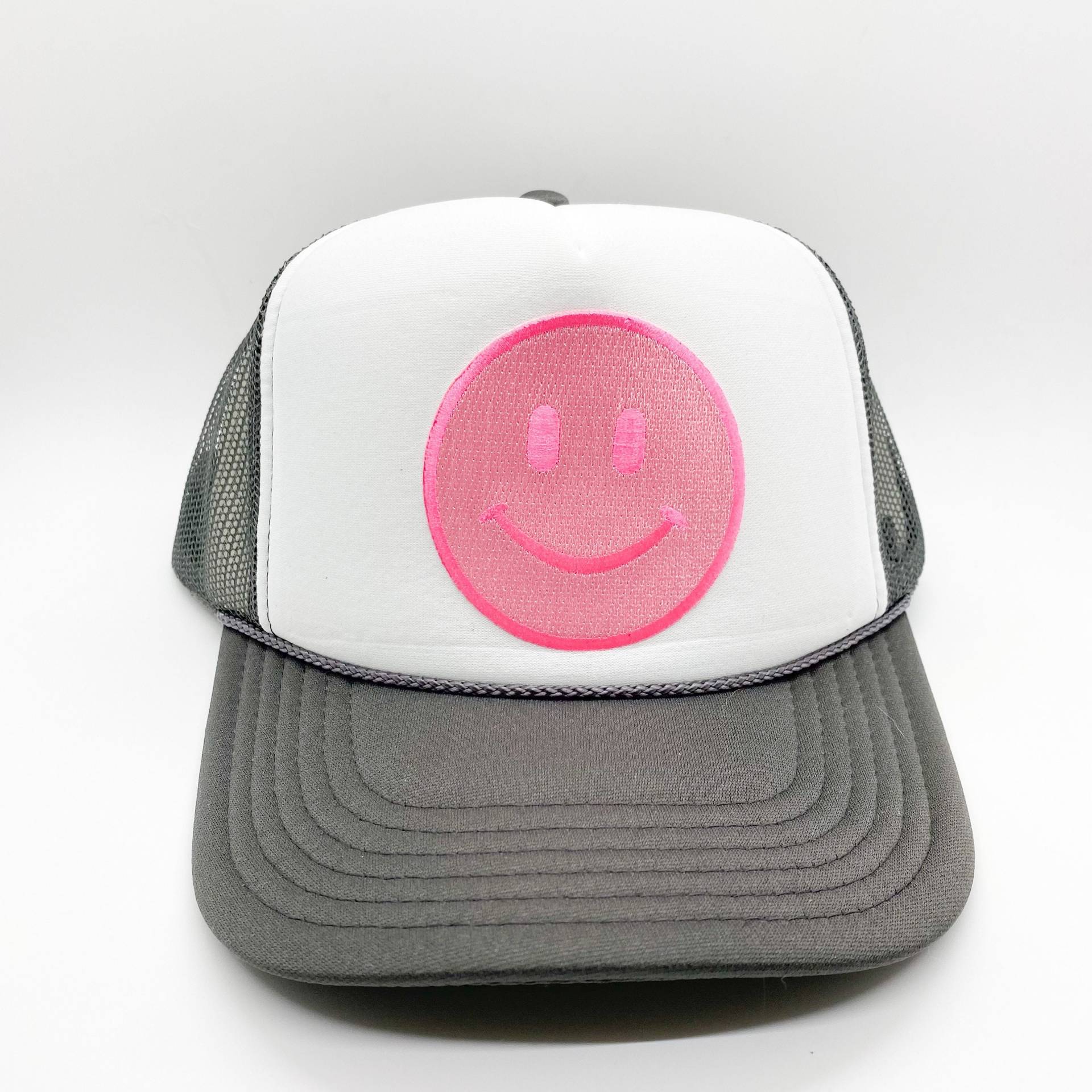 Zweifarbige Grau Weiß Pink Happy Face Trucker Mütze | Smile Patch Hut Lächelnder Aus Schaumstoff Unisex Ball Cap Baseball von XOKendallCo