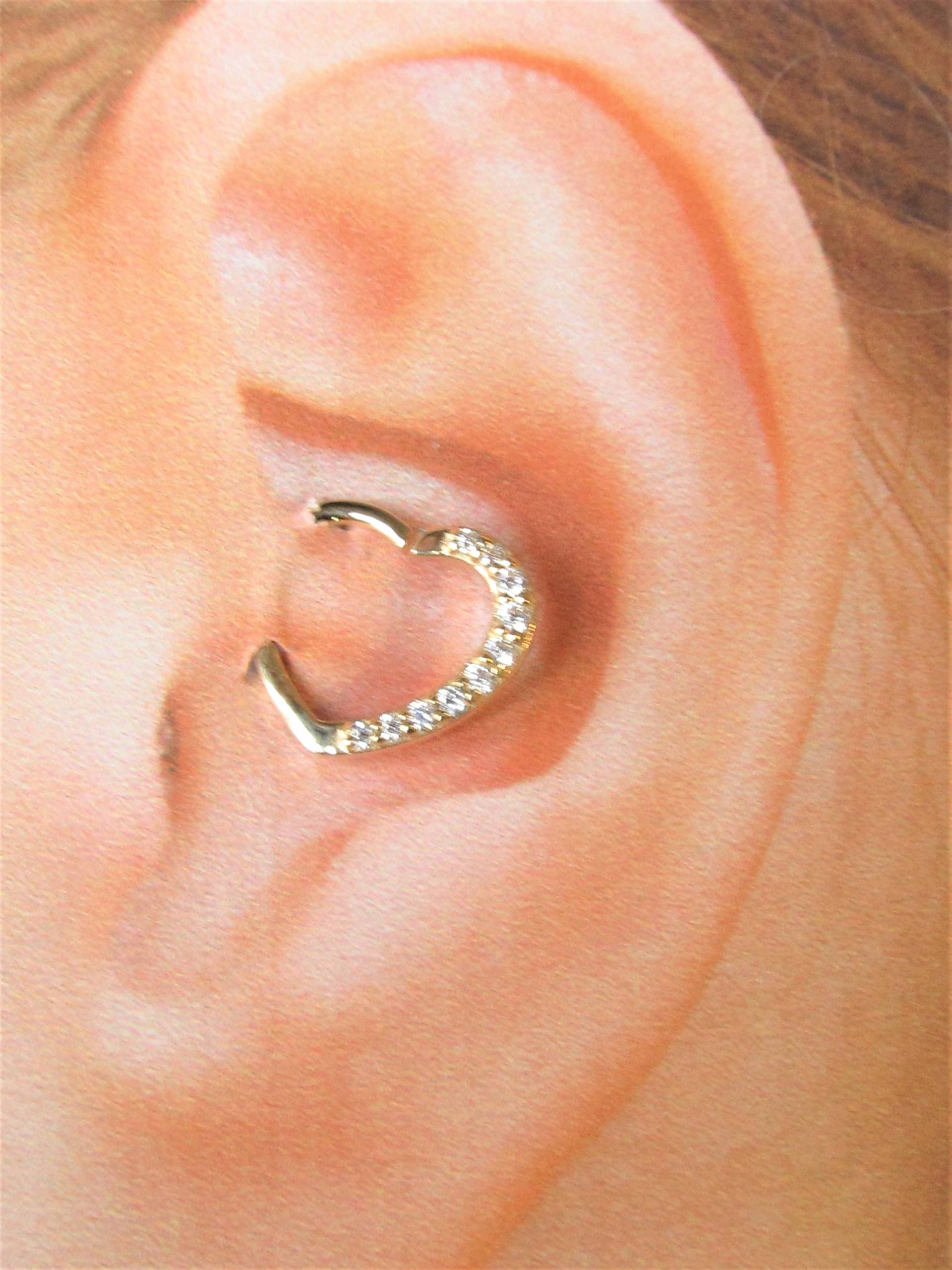 14 K Solid Gold Daith Piercing Multistone Herz Ring.. 16G.. 9mm Innendurchmesser.. | Linkes Ohr von XSBodyJewelry