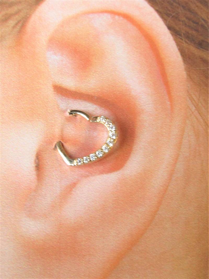 14 K Solid Gold Daith Piercing Multistone Herz Ring.. 16G.. 9mm Innendurchmesser.. | Linkes Ohr von XSBodyJewelry