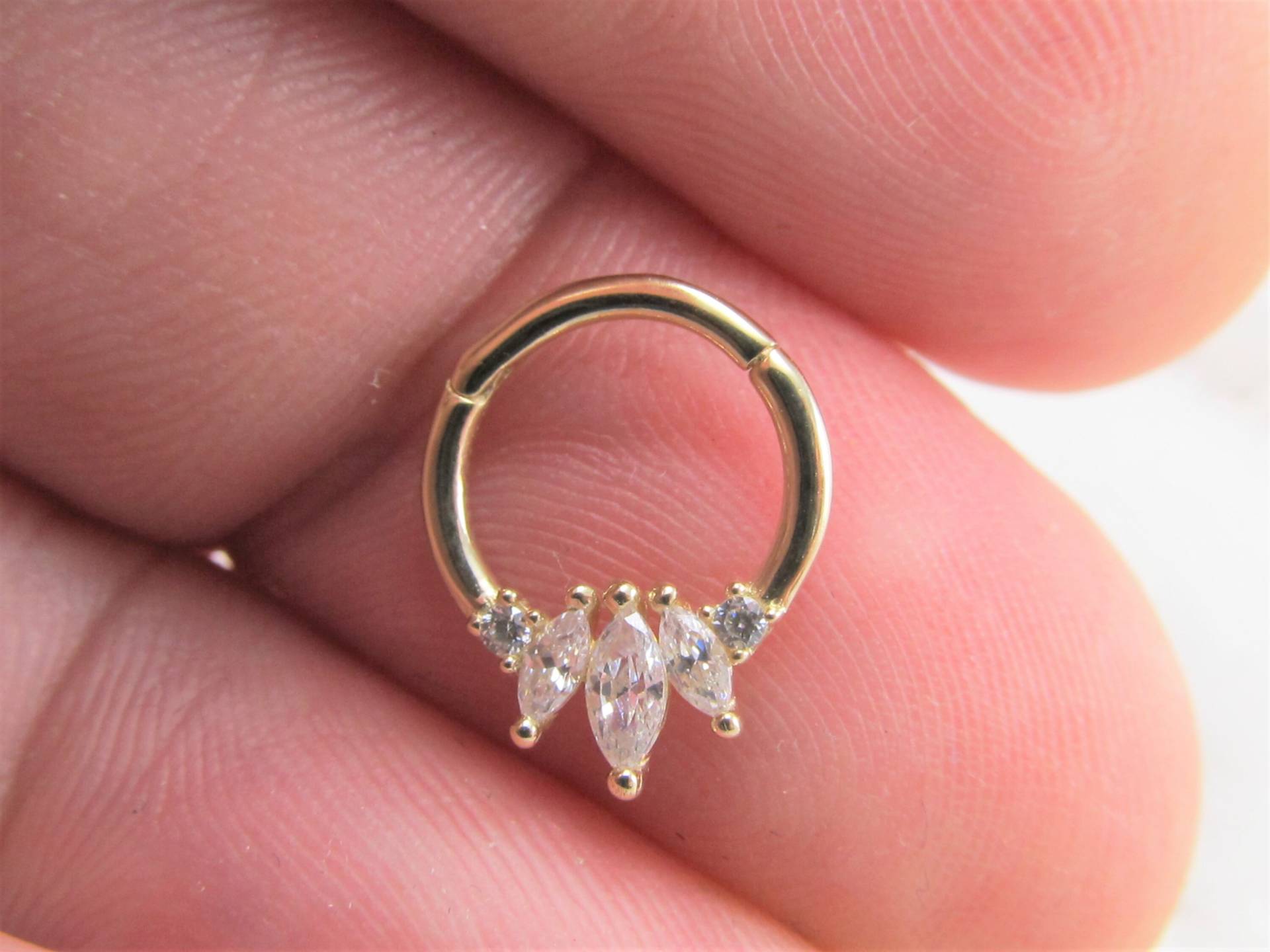 14K Gold Daith Piercing Schöne Marquise Klapp Clicker Ring..16G..8 Mm Oder 10 von XSBodyJewelry