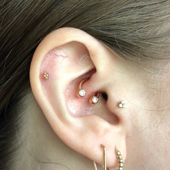 14K Rose Gold Daith Piercing Vorderseite Mit Blick Auf Circular Barbell..16G..8 Mm Massivgold von XSBodyJewelry