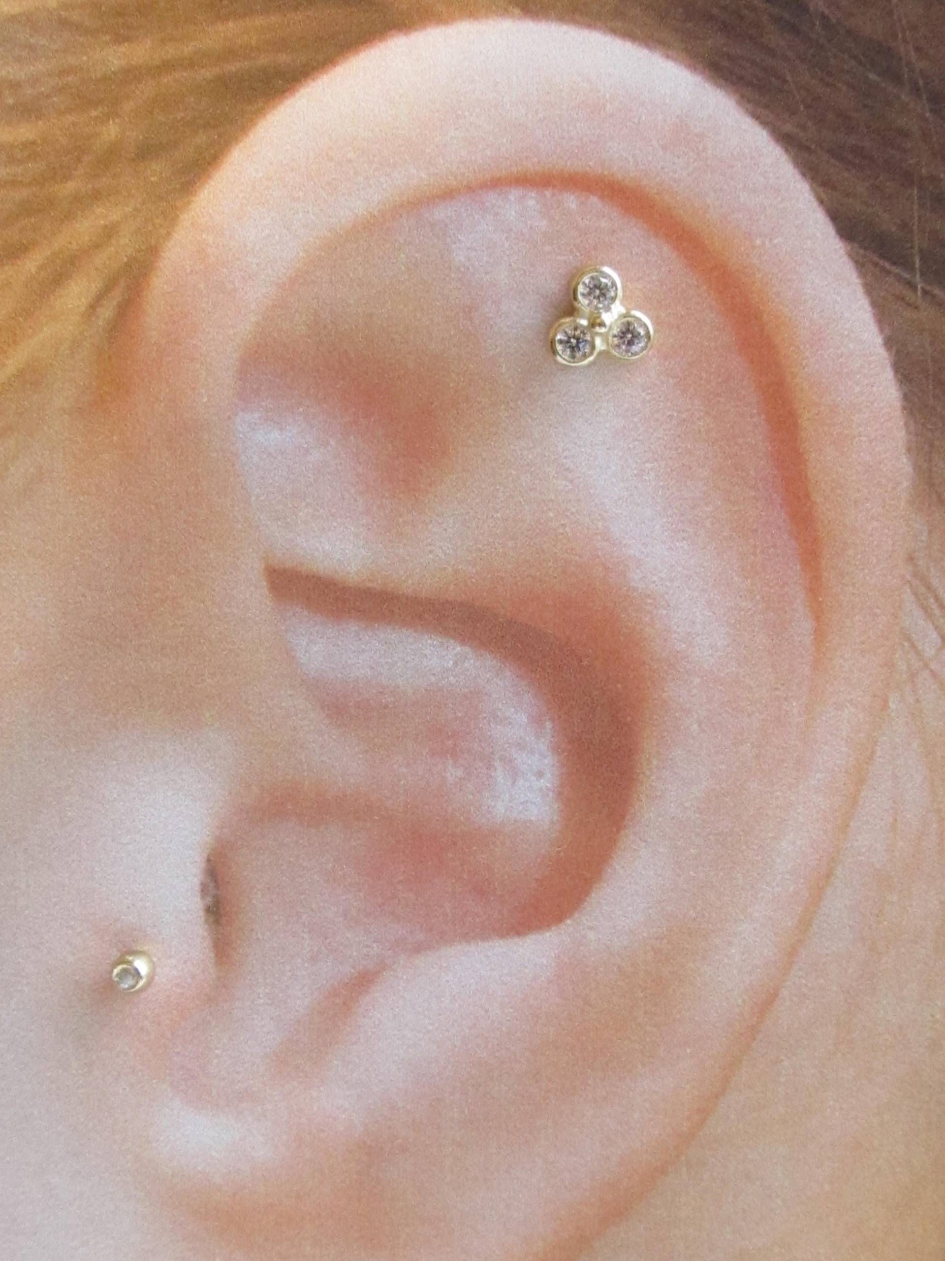 14K Solid Gold Helix, Knorpel Big Bezel 3 Cz Barbell Ohrstecker ..16G ..6 Mm von XSBodyJewelry