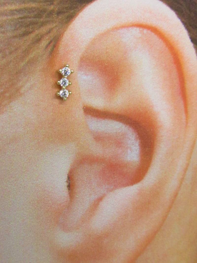 14K Solid Gold Helix 3 Cz Prung Set Labret..16G..6 Mm 14K Solid Gold Helix 3 Cz Prung Set Labret..16G..6 Mm von XSBodyJewelry
