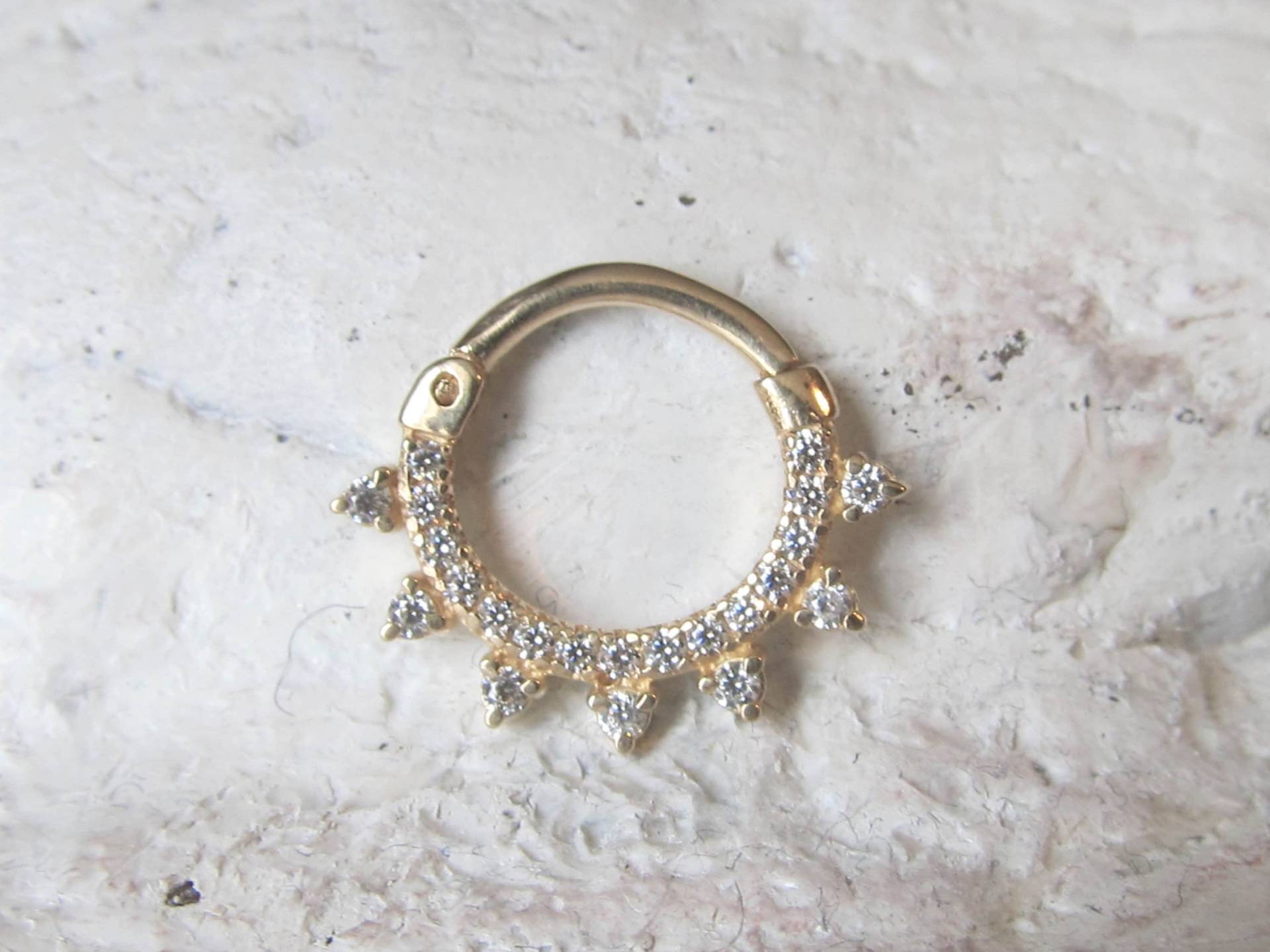 14K Solid Gold Septum Multistone Clicker Ring..16G..8 Mm Innendurchmesser 14K Solid Gold Septum Multistone Clicker Ring..16G..8 Mm Innendurchmesser von XSBodyJewelry