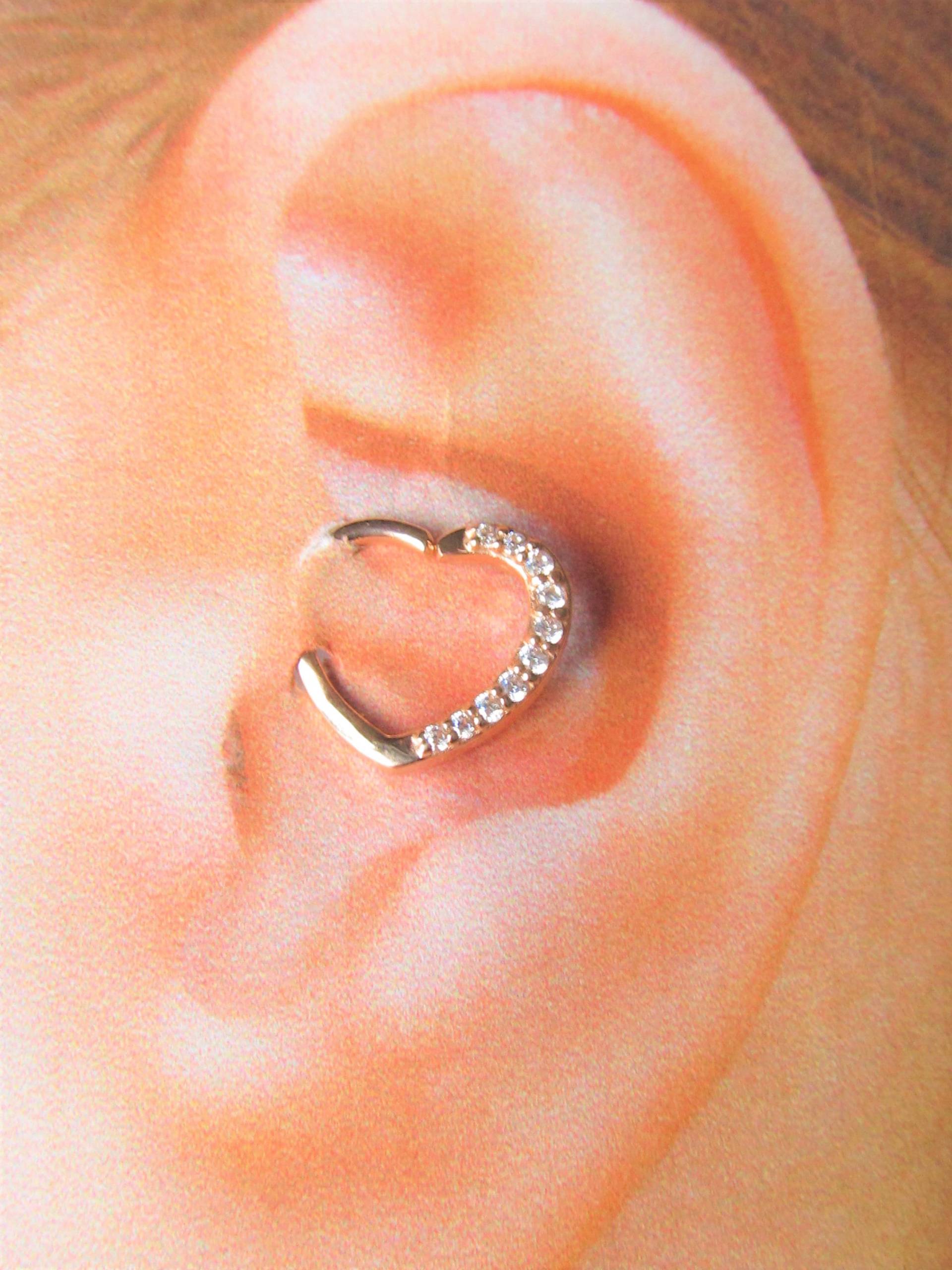 14K Solid Rose Gold Daith Piercing Multistone Heart..(Linkes Ohr..16G..9 Mm Innendurchmesser 14K Solid Rose Gold Daith Piercing Multistone Heart..(Linkes Ohr..16G..9 Mm Innendurchmesser von XSBodyJewelry