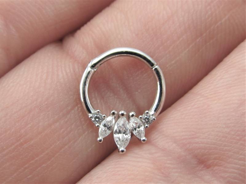14K Weißgold Daith Piercing Schöne Marquise Klapp Clicker Ring..16G..8 Mm Oder 10 von XSBodyJewelry