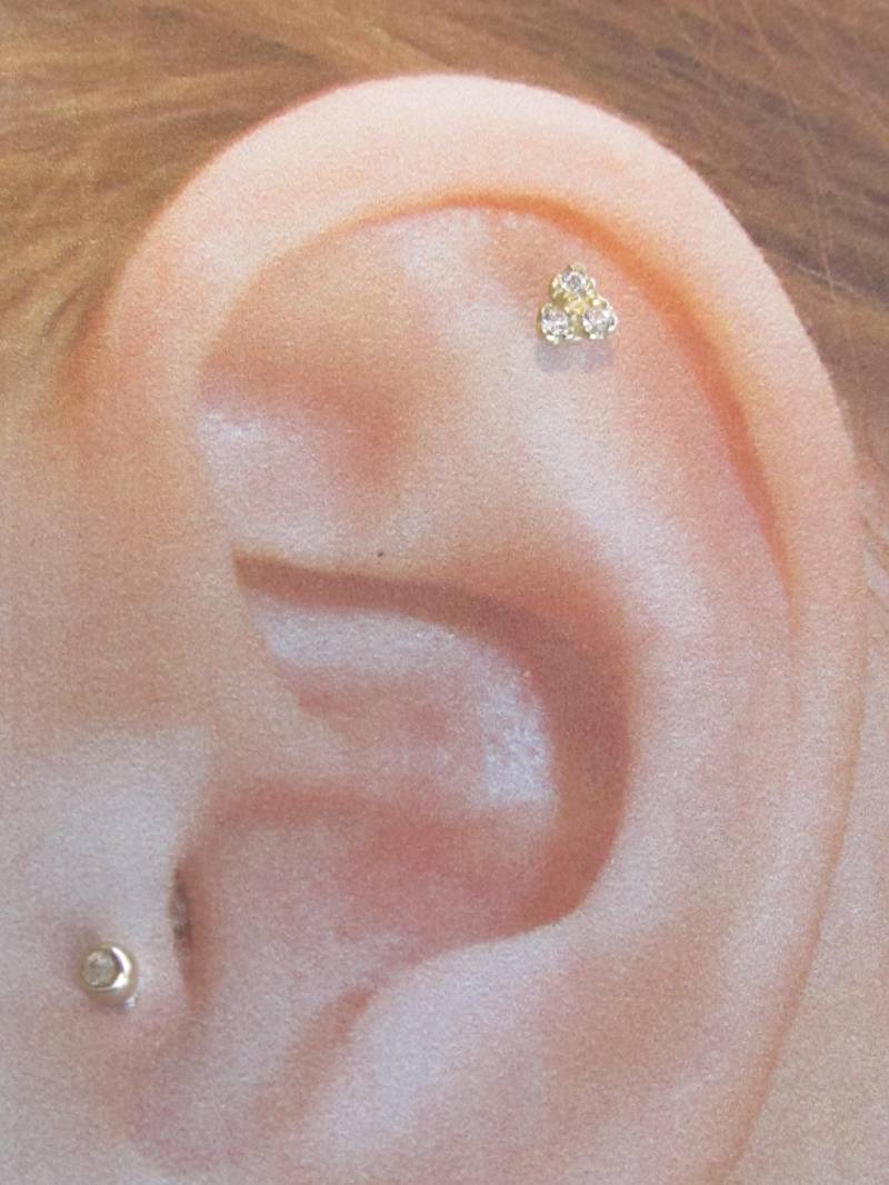 14Kt Solid Gold Helix, Knorpel Prung Set 3 Cz Barbell Ring Jewelry..16G ..6 Mm 14Kt Solid Gold Helix, Knorpel Prung Set 3 Cz Barbell Ring Jewelry..16G ..6 Mm von XSBodyJewelry