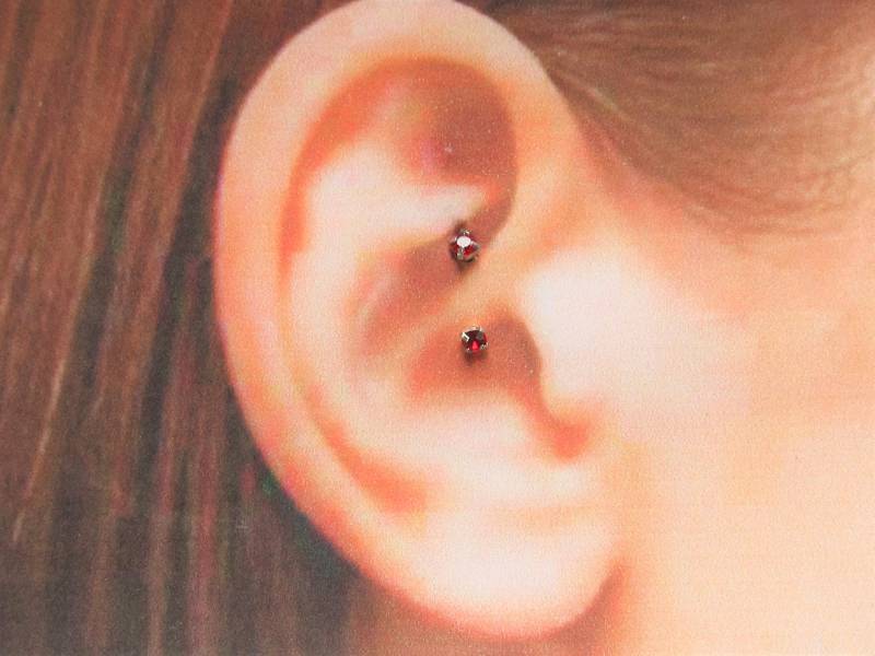 Daith Piercing Innen Mit Gewinde Versehene Red Cz's Curved Barbell ...16G..8 Mm von XSBodyJewelry