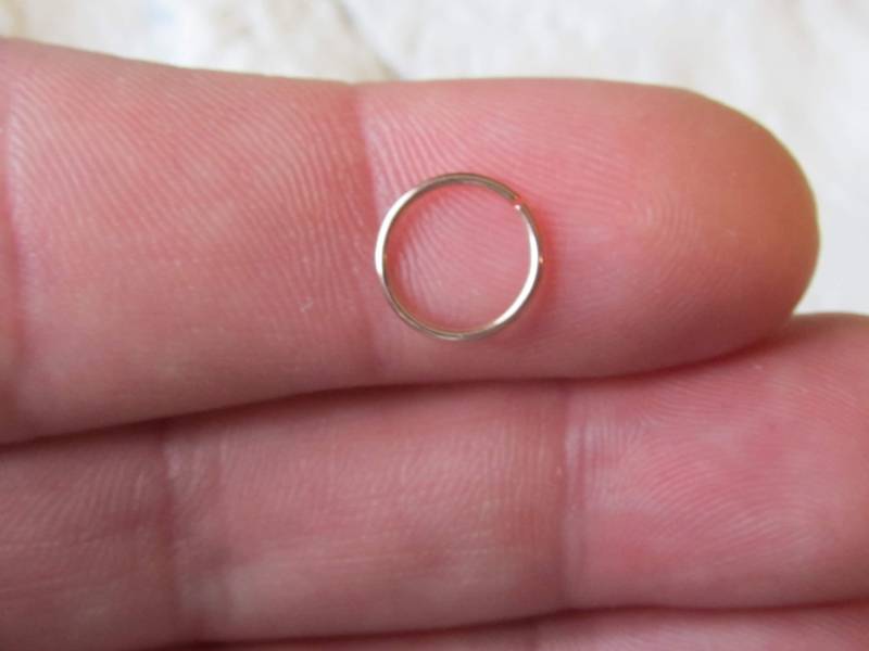 Goldener Chirurgenstahl Nase, Tragus, Helix, Knorpel Piercing Biegbar Seameless Ring Creolen 20G ..6 Mm Oder 8 von XSBodyJewelry