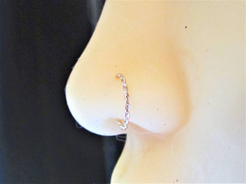 Rose Gold Geflochtenen Chirurgenstahl Nasenring..20G..8 Mm Rose Gold Geflochtenen Chirurgenstahl Nasenring..20G..8 Mm von XSBodyJewelry