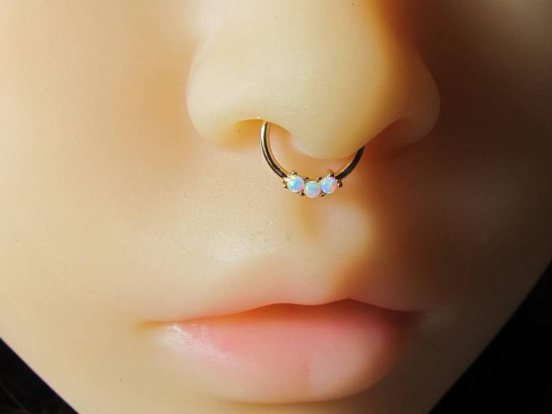 Vergoldeter Septum Ring Mit Opalen.. 16G.. 10mm von XSBodyJewelry