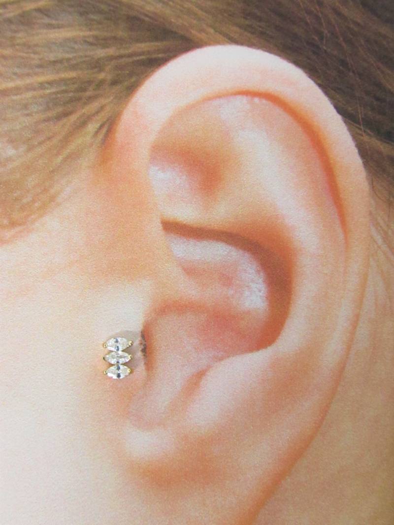 Vergoldetes Tragus Piercing Triple Marquise Surgical Labret Barbell von XSBodyJewelry