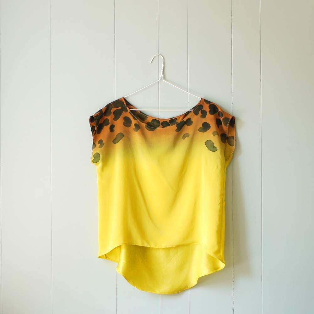 Ombre Seidenhemd. Cheetah - Von Hand Gefärbt Und Bemalt Bluse Ombre Seidenhemd. Cheetah - Von Hand Gefärbt Und Bemalt Bluse von XSILK