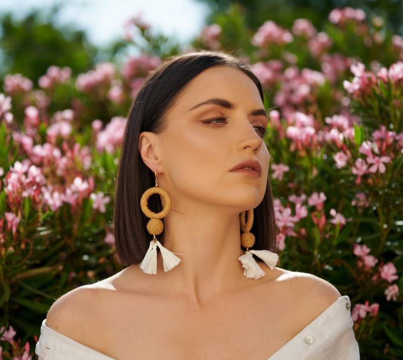 Große Sommer Quaste Ohrringe/Neutral Rattan Statement Baumeln Weiße Boho von XTRAbyStacey