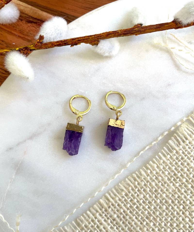 Amethyst Druzy Ohrringe Vergoldete Huggie Creolen von XTRAbyStacey