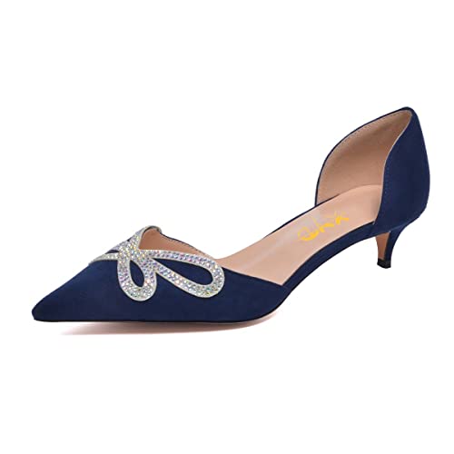 XYD Damen Pumps Elegant Spitze Zehe D'Orsay Kitten Low Heels Strass Nieten Slip On Satin Schuhe für Hochzeit, Marineblau, 42 EU von XYD