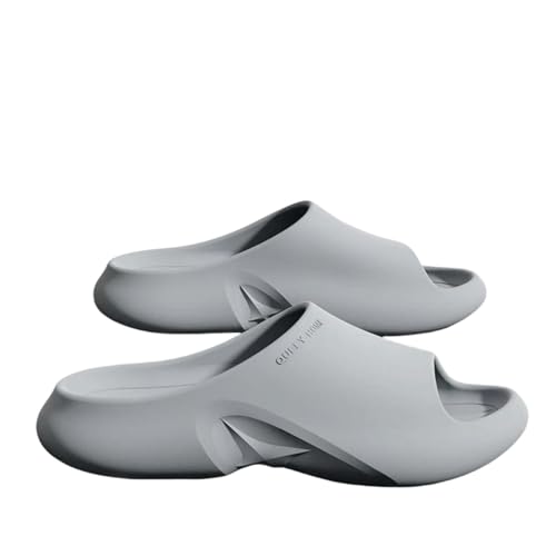 XYNM Hausschuhe für Herren, modisch, Strandsandalen, rutschfest, für den Innenbereich, Badezimmer, bequem, lässig, Eva, Sommer, klassische Flip-Flops, grau, 36/37 EU XYNM Hausschuhe für Herren, modisch, Strandsandalen, rutschfest, für den Innenbereich, Badezimmer, bequem, lässig, Eva, Sommer, klassische Flip-Flops, grau, 36/37 EU von XYNM