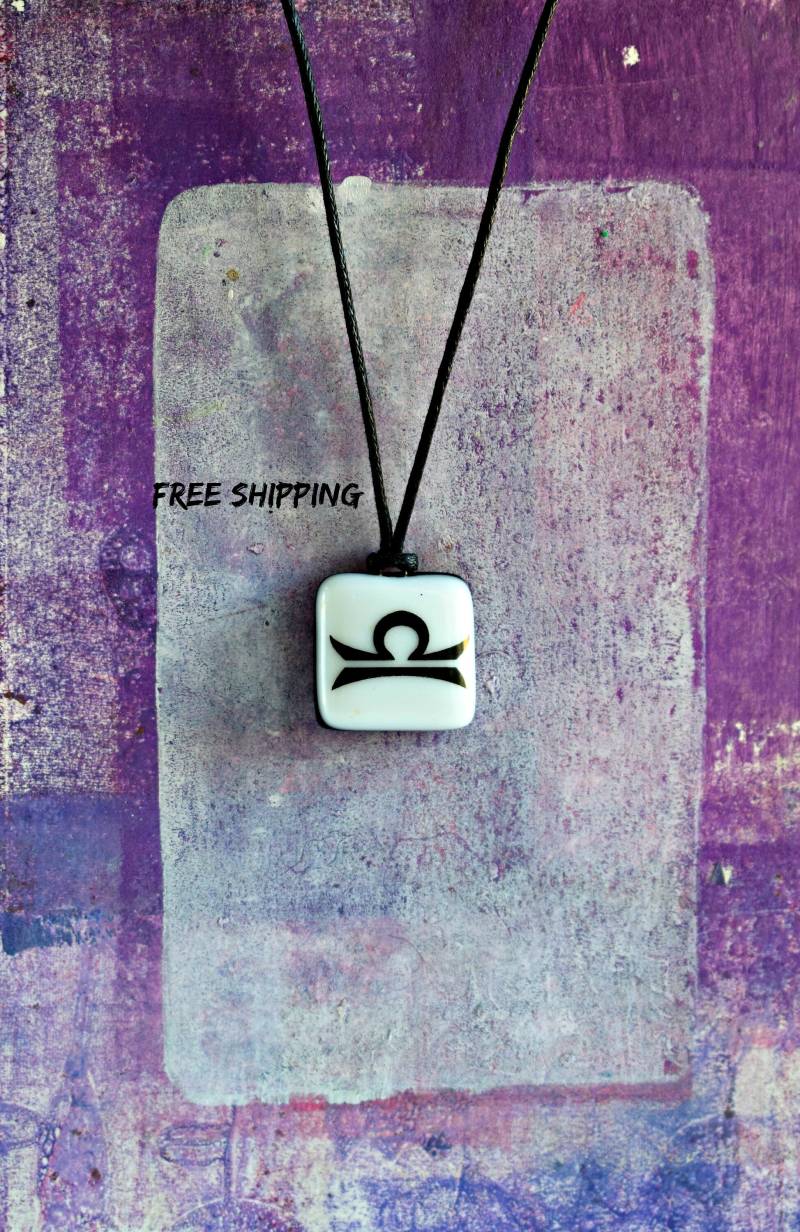 Waage. Zodiac Halskette. Schmuck. Horoskop Geburtstagsgeschenk. Astrologie. Unisex Anhänger. Gift Waage. Zodiac Halskette. Schmuck. Horoskop Geburtstagsgeschenk. Astrologie. Unisex Anhänger. Gift von XanaLu