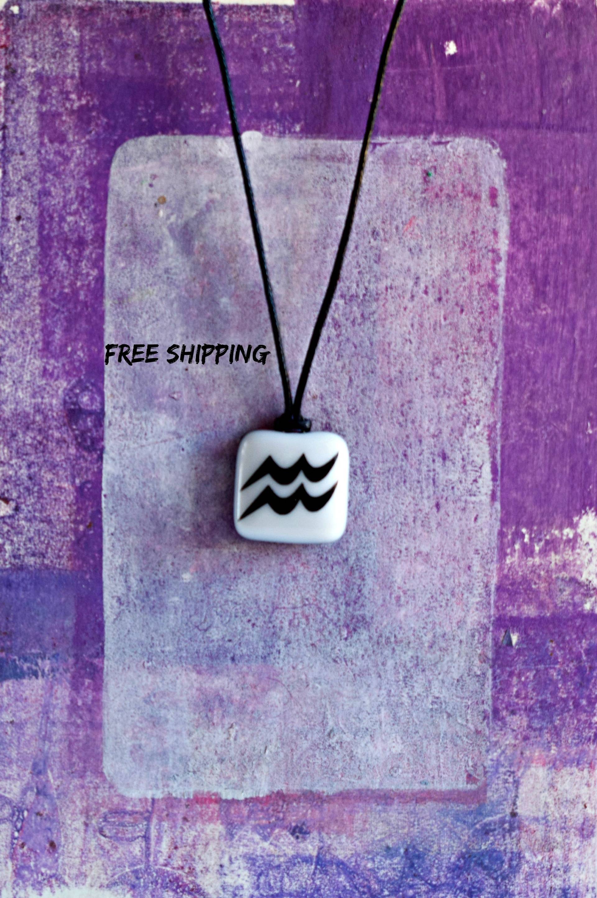 Wassermann. Hanging Aquarium. Zodiac Schmuck. Original-Halskette. Handgemachten Sternzeichen. Geburtstagsgeschenk . Geschenk Unisex Wassermann. Hanging Aquarium. Zodiac Schmuck. Original-Halskette. Handgemachten Sternzeichen. Geburtstagsgeschenk . Geschenk Unisex von XanaLu
